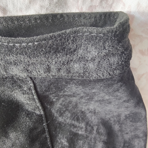 Suede black 🖤 mini skirt • Skotts Suede (washable 🥰) | Size 11 - Picture 2 of 16